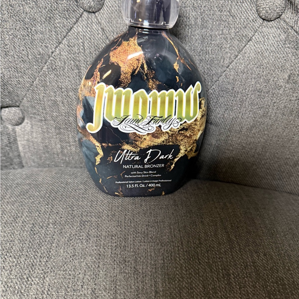 Jwoww Ultra Dark Natural Bronzer - Black and Gold Our salons loss your gain!!